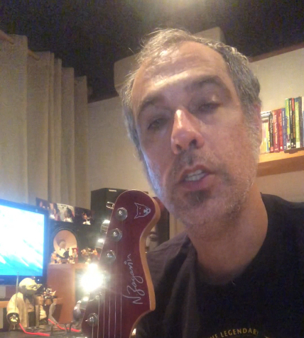 "O Isidoro me deu toda a base de Harmonia que me permitiu transitar por diversos estilos musicais."